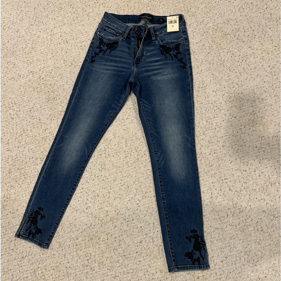 Lucky “Lolita Skinny” mid-rise jeans w/embroidery- size 6 (waist 28) - Picture 4 of 13